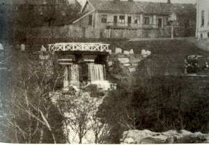 Foss i Hovinbekken nedenfor Åkerbergveien